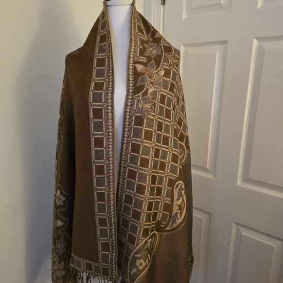 Accessory Street Gold Metallic/Brown Elegant Floral Check Long Scarf - Picture 8 of 12